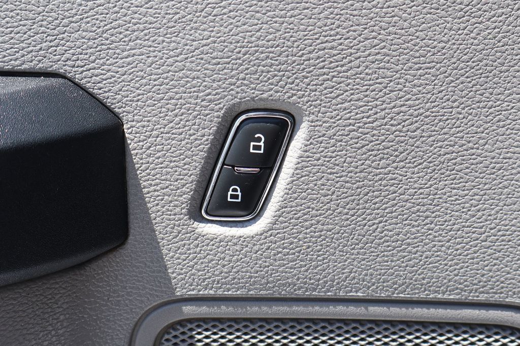 Used 2020 Ford F550 Luxury RWD image 21