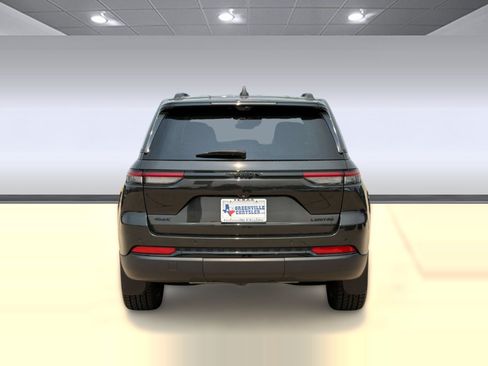 Used 2023 Jeep Grand Cherokee Limited w/ Luxury Tech Group II AWD/4WD image 10