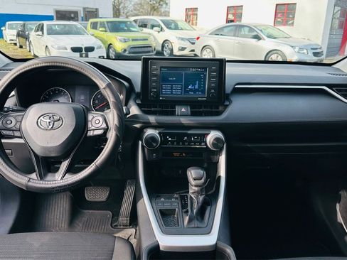 Used 2021 Toyota RAV4 LE image 14