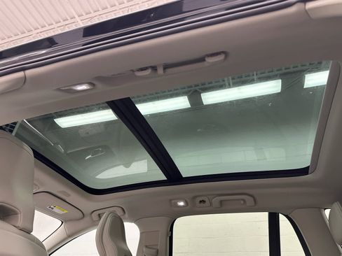 Used 2023 Volvo V60 B5 Cross Country Plus w/ Climate Package image 38