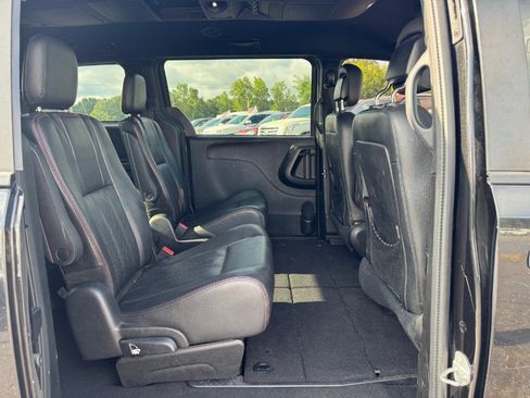 Used 2016 Dodge Grand Caravan R/T FWD image 18