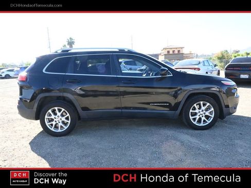 Used 2016 Jeep Cherokee Latitude w/ Comfort/Convenience Group FWD image 5