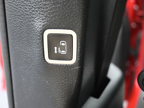 Used 2025 Chrysler Pacifica Limited FWD image 34