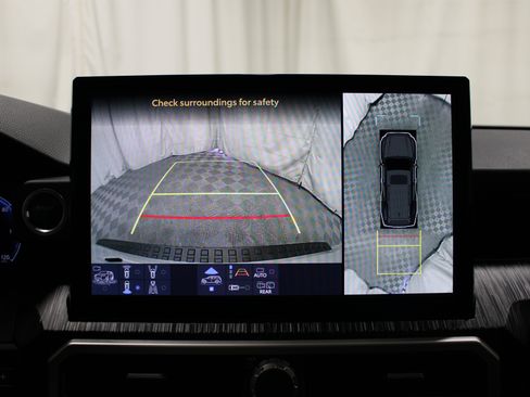Used 2025 Toyota 4Runner Platinum AWD/4WD image 16