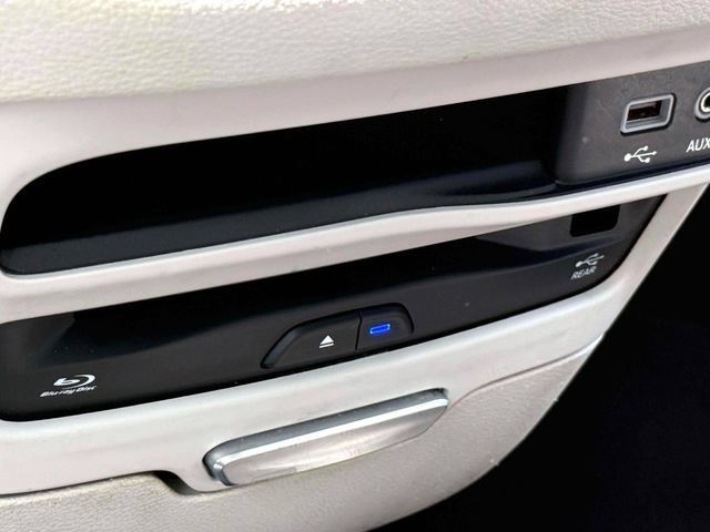 Used 2017 Chrysler Pacifica Limited w/ UConnect Theater Package FWD image 33