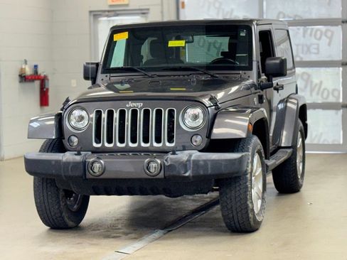 Used 2018 Jeep Wrangler Sahara AWD/4WD image 3