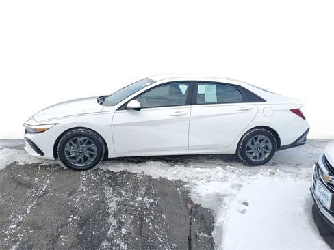 Used 2024 Hyundai Elantra SEL image 4
