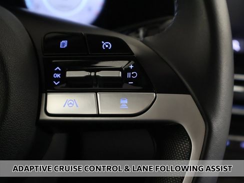 Certified 2023 Hyundai Elantra Limited w/ Preferred Accessory Package image 6