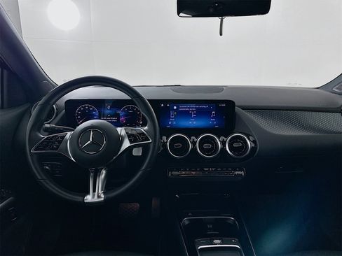 Used 2025 Mercedes-Benz GLA 250 image 21