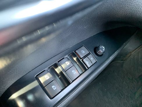 Used 2018 Toyota Camry LE w/ Convenience Package FWD image 20