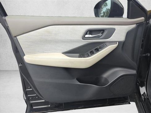 Used 2023 Nissan Rogue SV image 16