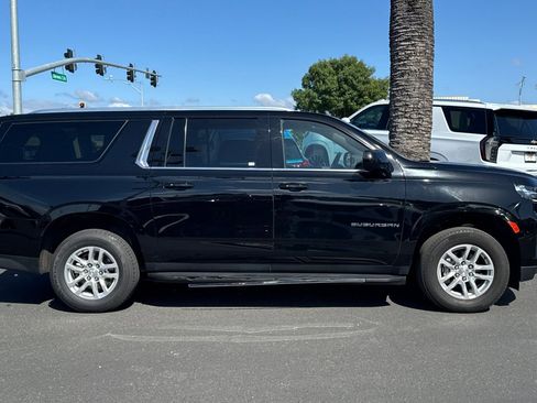 Used 2024 Chevrolet Suburban LT image 4