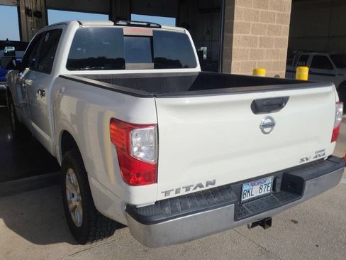 Used 2018 Nissan Titan SV AWD/4WD image 6