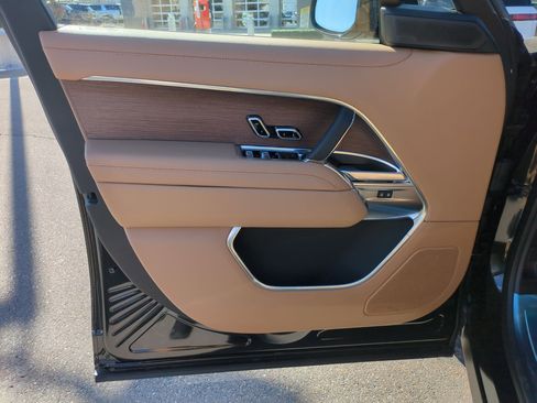 New 2026 Land Rover Range Rover SE image 9