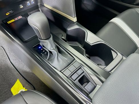 Used 2025 Toyota Camry SE w/ Convenience Package FWD image 16