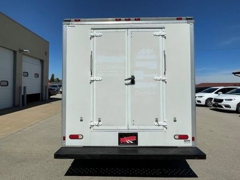 Used 2016 Chevrolet Express 3500 RWD image 4