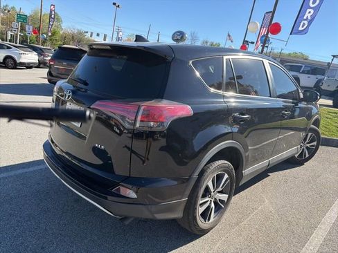 Used 2018 Toyota RAV4 XLE image 11
