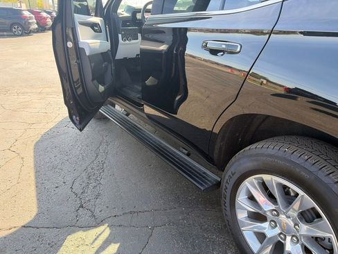 Used 2025 Chevrolet Tahoe Premier AWD/4WD image 12