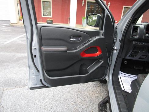 Used 2023 Nissan Frontier Pro-X w/ Tow Package RWD image 19