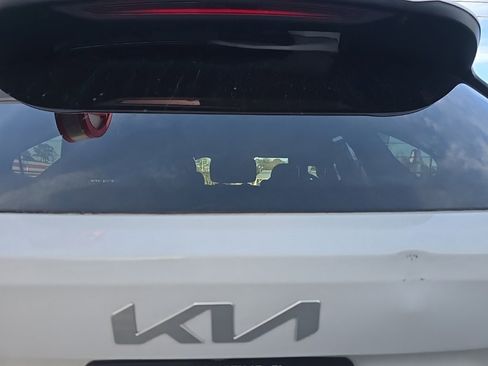 Certified 2023 Kia Sorento LX image 6