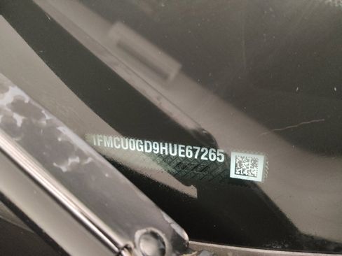 Used 2017 Ford Escape SE w/ Equipment Group 201A FWD image 33