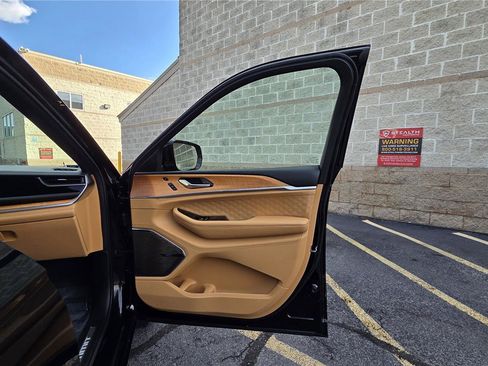 Used 2022 Jeep Grand Cherokee L Summit AWD/4WD image 33