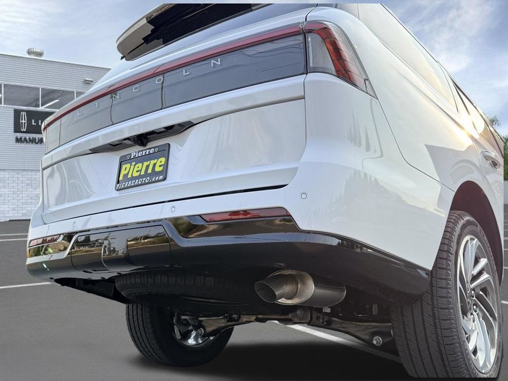 New 2027 Lincoln Navigator Premiere AWD/4WD image 33