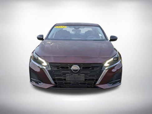 Used 2024 Nissan Altima 2.5 SV FWD image 9