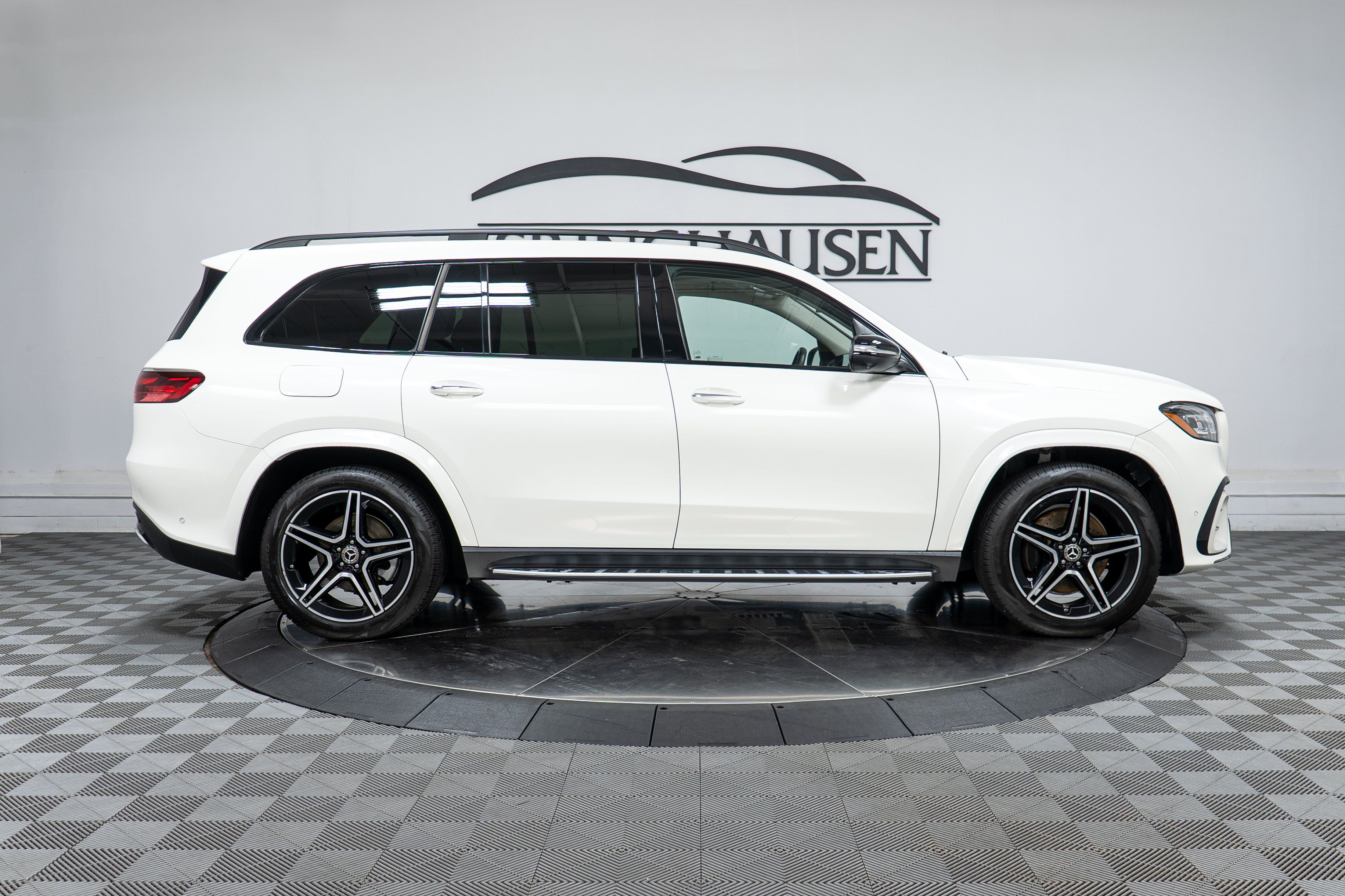 Used 2024 Mercedes-Benz GLS 450 4MATIC image 4