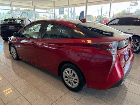 Used 2017 Toyota Prius Two FWD image 5