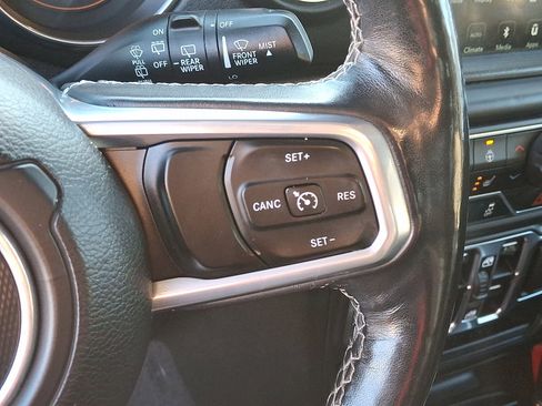 Used 2018 Jeep Wrangler Unlimited Sahara w/ Dual Top Group image 21