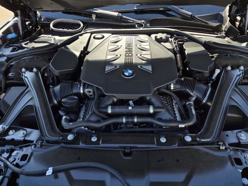 Certified 2025 BMW 760i xDrive w/ Luxury Rear Seating Package AWD/4WD image 9