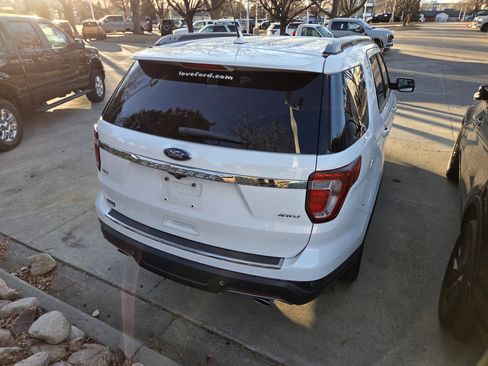 Used 2018 Ford Explorer XLT w/ Equipment Group 201A image 5