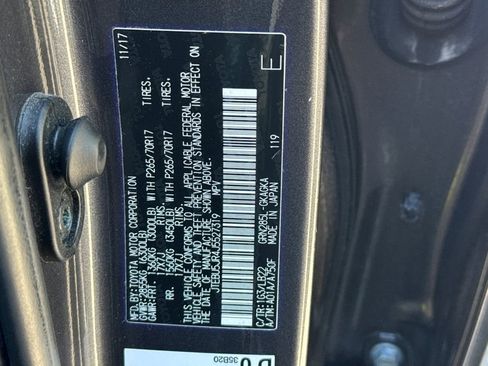 Used 2018 Toyota 4Runner SR5 Premium AWD/4WD image 27