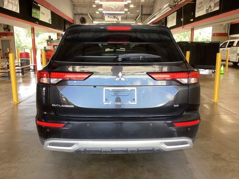 Used 2023 Mitsubishi Outlander SE Black Edition FWD image 6