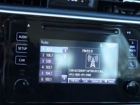 Used 2017 Toyota Corolla SE image 20