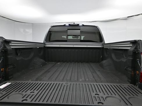 Used 2024 Nissan Titan SV w/ SV Convenience Package image 23