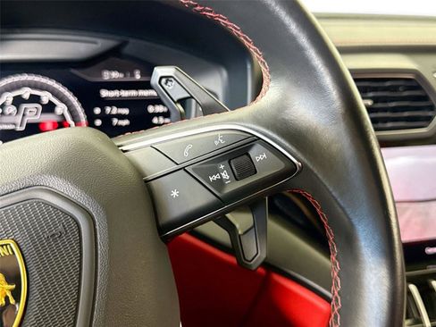 Used 2021 Lamborghini Urus image 22