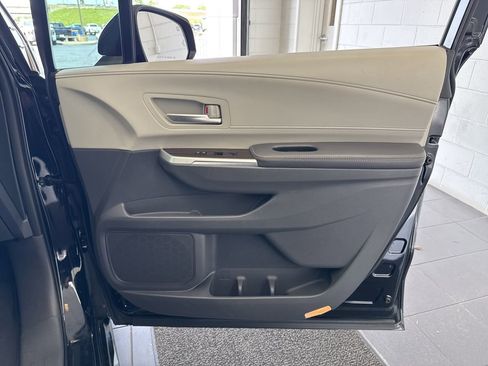 Used 2022 Toyota Sienna XLE w/ XLE Plus Package FWD image 57