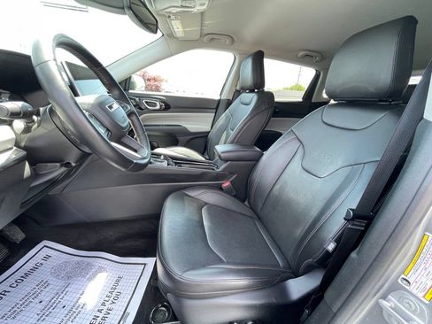 Used 2022 Jeep Compass Limited AWD/4WD image 11