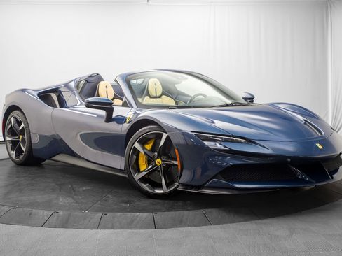 Used 2023 Ferrari SF90 Spider AWD/4WD image 1