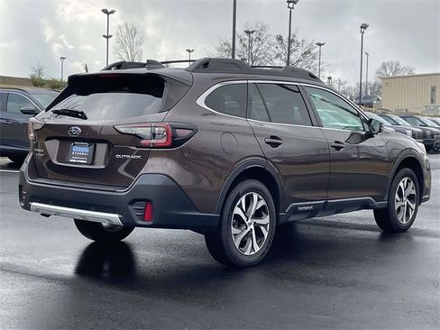 Used 2022 Subaru Outback Limited image 3