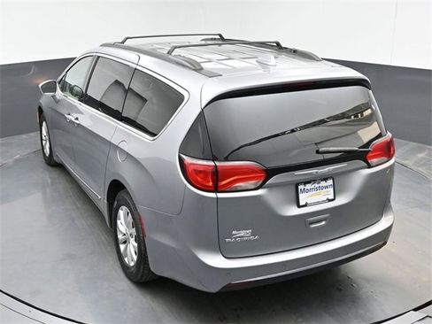 Used 2017 Chrysler Pacifica Touring-L image 35
