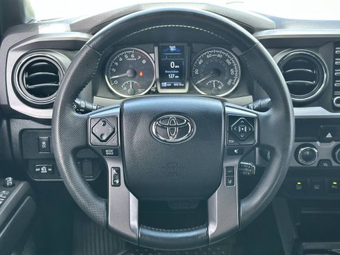 Used 2022 Toyota Tacoma TRD Off-Road w/ Technology Package AWD/4WD image 39