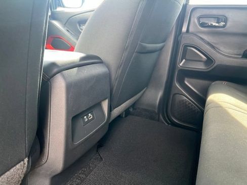 Used 2025 Nissan Frontier PRO-4X AWD/4WD image 25