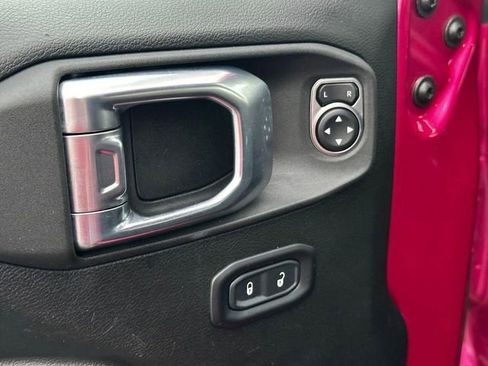 Used 2022 Jeep Wrangler Sport AWD/4WD image 12