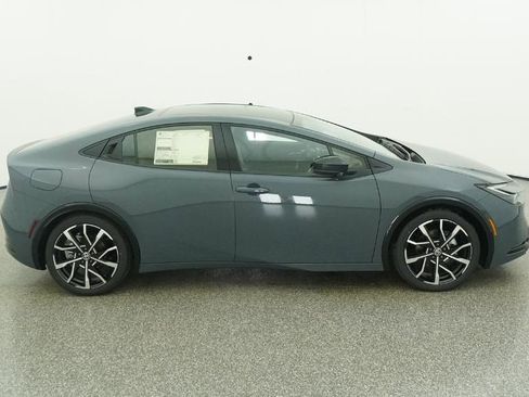New 2026 Toyota Prius Plug-In Hybrid FWD image 18