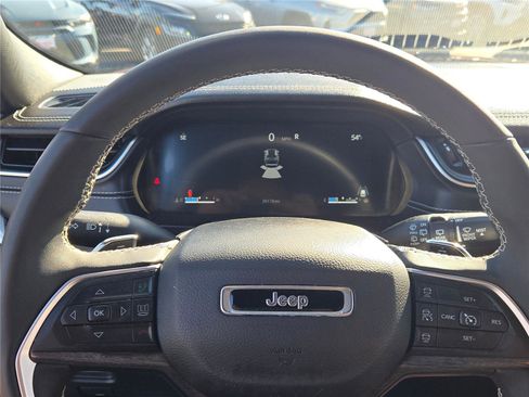 Certified 2024 Jeep Grand Cherokee Limited image 35