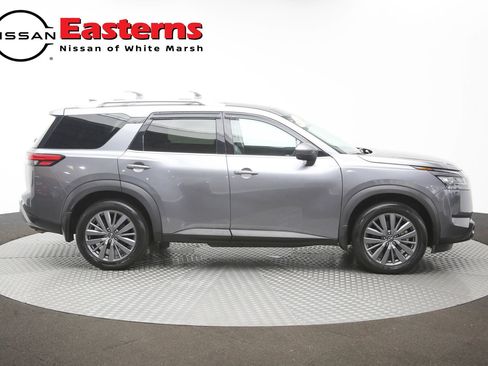 Used 2024 Nissan Pathfinder SL AWD/4WD image 45