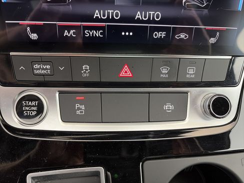 Certified 2025 Audi Q7 3.0T Premium Plus AWD/4WD image 33
